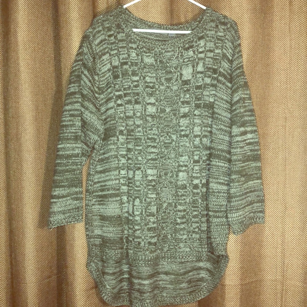 Plus size cable-knit hi-low sweater